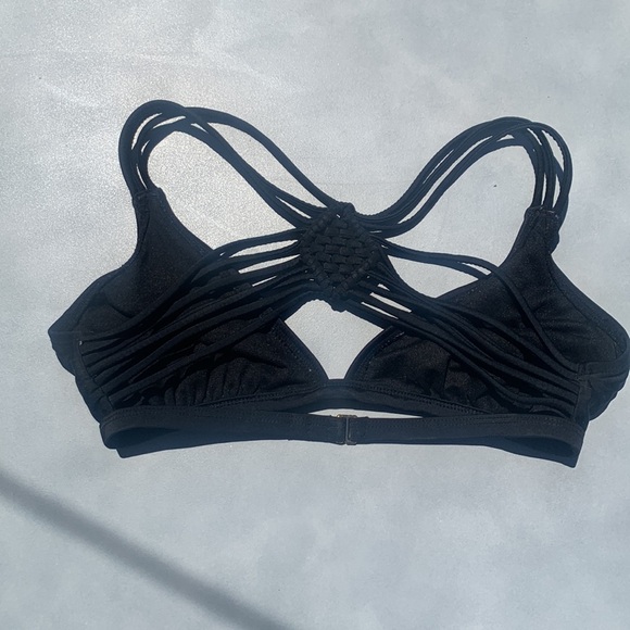 Black bikini top…. a strap that hooks in the back…. beautiful back detail.. - Picture 3 of 8